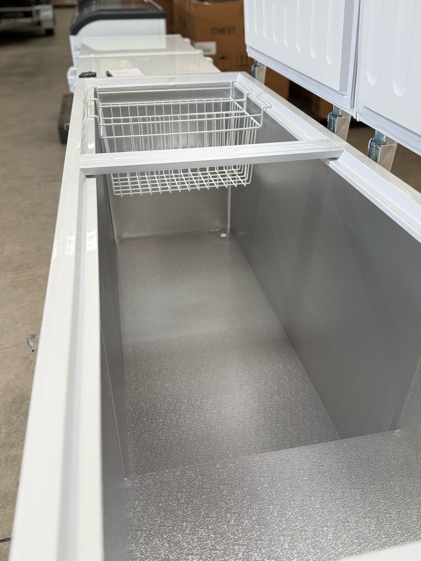 700L Chest Freezer